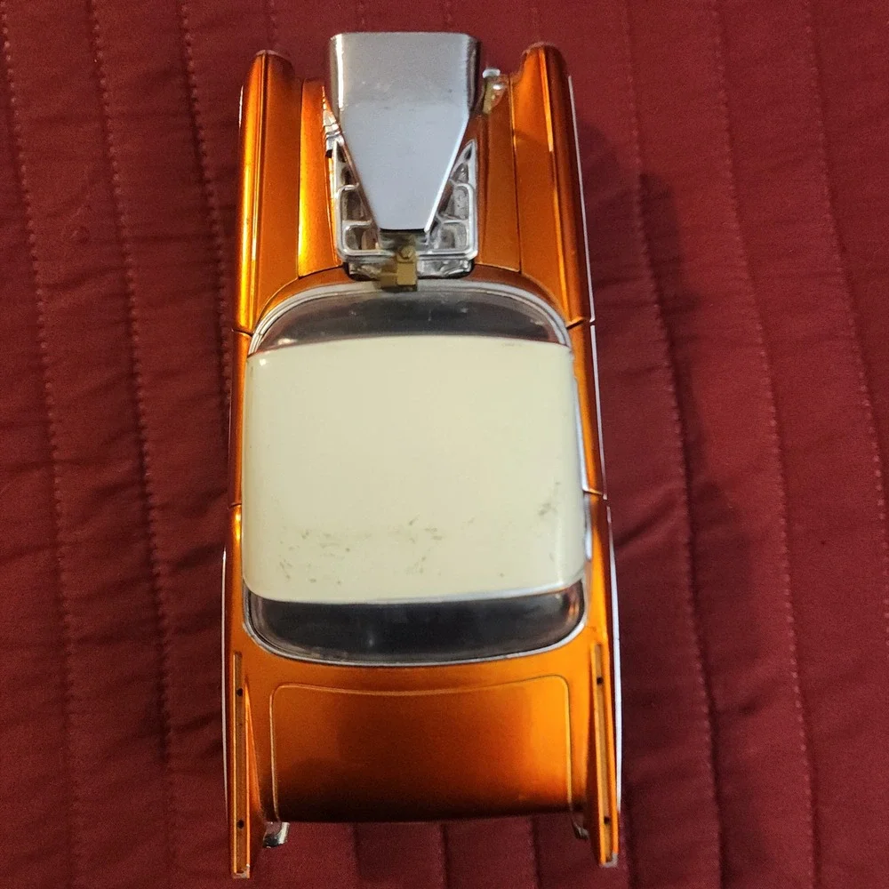 Muscle Machines 1957 Chevy 1:24 Diecast Hot Rod Orange Metallic Funline 57 Chevy